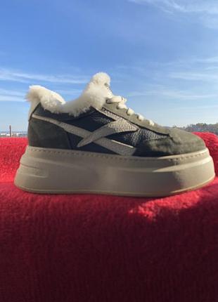 Кросівки жіночі на хутрі ( зимові)