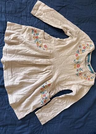 Сукня з вишивкою