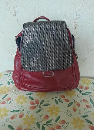 Сумка рюкзак красный много  карманов