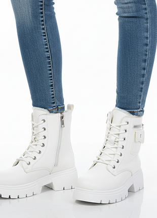 Жіночі зимові білі черевики 004