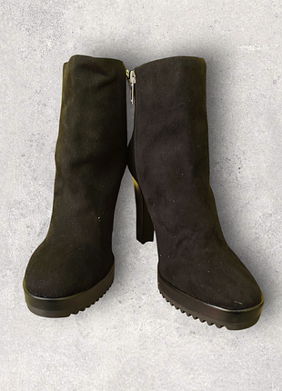 Ботінки на великому каблуку 
11 см 
розмір 42