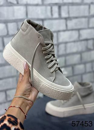 Женские зимние кроссовки теплые на меху на молнии хайтопы замша ботинки