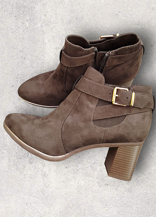 Черевики жіночі на невеликому квадратному каблуку  6,5 см в ідеальному стані