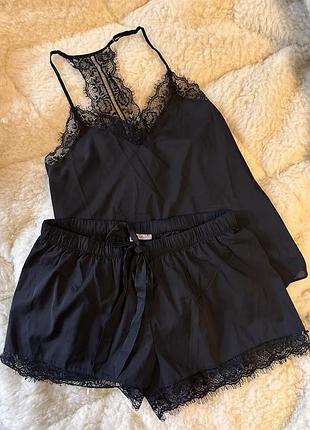 Піжама з мереживом