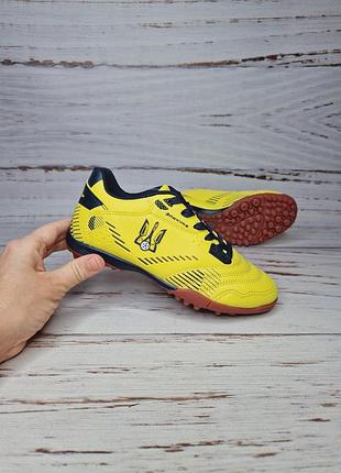 Спортивне взуття сороконіжки для футболу demax