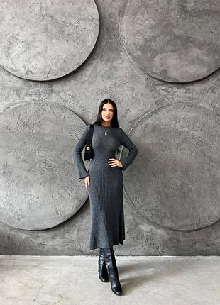 Женское платье длины миди