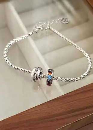 Браслет с шармами камешки