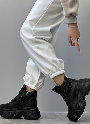 Женские зимние черные ботинки 012