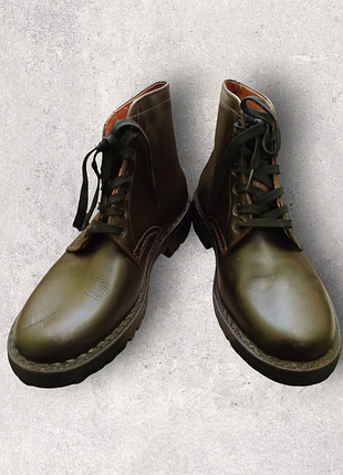 Мужские ботинки на толстой подошве темно корректирующий цвет 

размер 41