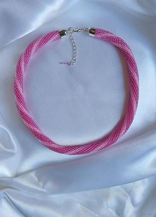 Колье женское на каждый день. плетеный крючком чокер из чешского бисера нежно розового цвета.