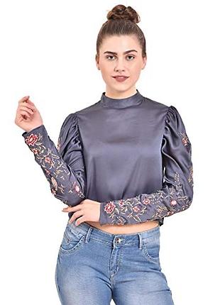 Блуза з вишивкою