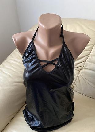 Додарую до замовлення топ - халтер з  перехресними ремінцями та завʼязкою на шиї.