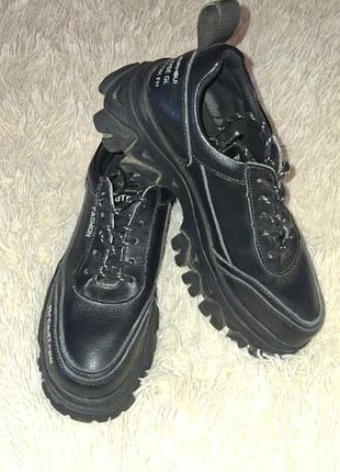 Кожаные кроссовки на тракторной подошве