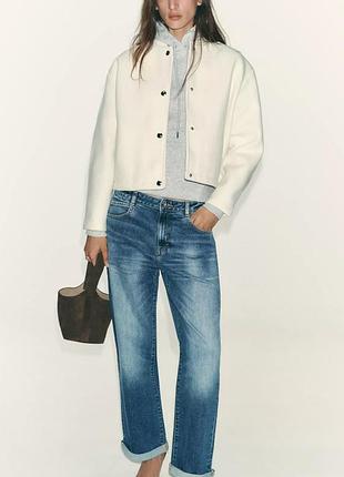 Белый бомбер