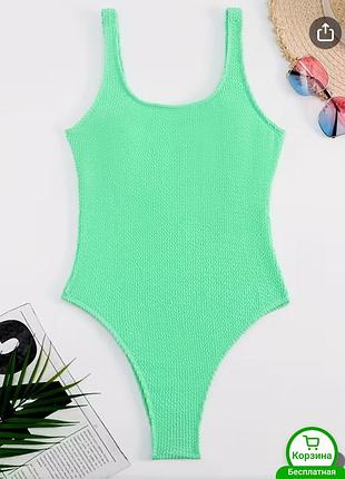 Яркий слитный купальник салатового цвета с открытой спиной.