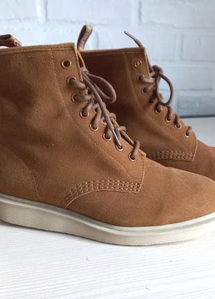 Комфортные замшевые ботинки dr. martens