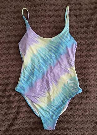 Стильний суцільний купальник із відкритою спиною у ніжному тай-дай принті