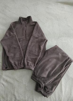 Трендовый костюм из двустороннего флиса