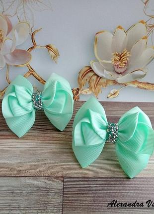 Ніжні прості бантики на щодень.