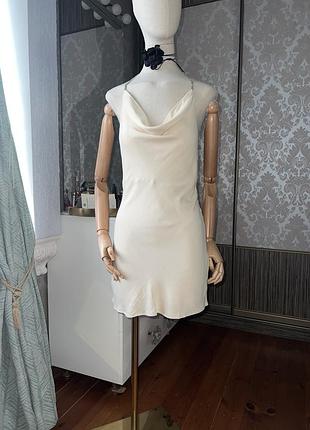 Сатинова сукня zara на шию коротка молочна колір вершків масла butter