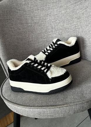 Женские кроссовки