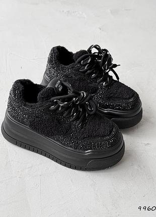 Натуральная замша, шикарные черные женские зимние кроссовки с камушками