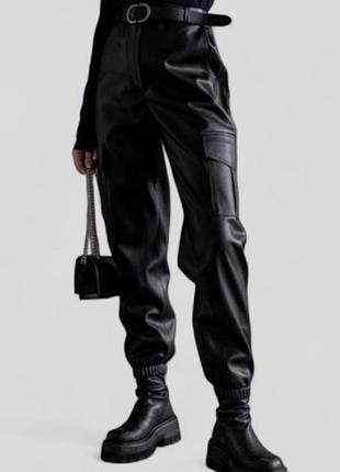 Кожаные брюки джогеры