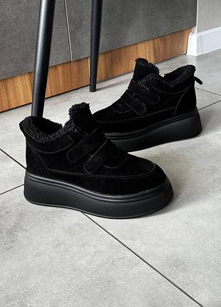 Женские кроссовки