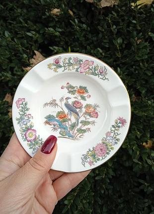 Пепельница из фарфора высокого качества  от известного бренда weghvood.состояние идеальное