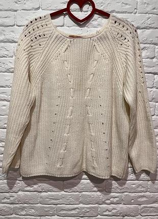 Білий светр