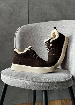 Женские кроссовки