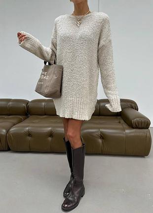 Удлиненный свитер оверсайз из мягкой вязки свободного кроя с манжетами