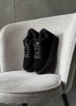 Женские кроссовки