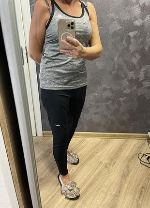 Майка adidas.