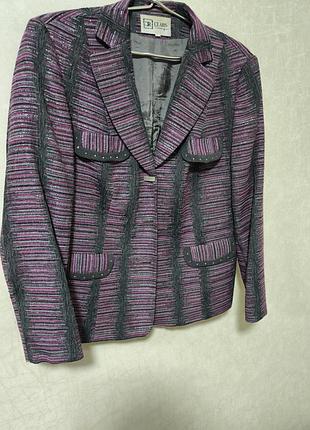 Пиджак цвет малиновый с серым