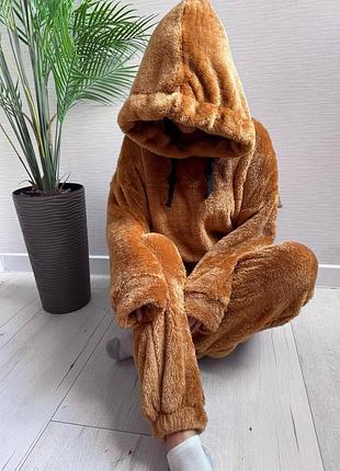 Костюм женский