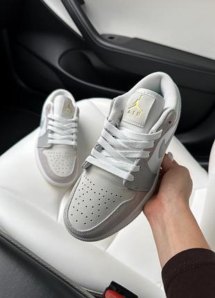 Кросівки жіночі air jordan retro 1 lowv