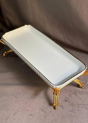 Блюдо сервировочное yiwu lb-1565g фарфоровое на металлической подставке 29.5х12х9 см белый с золотым