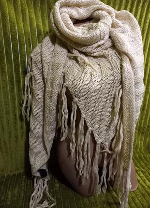 Вязаная пушистая косынка.130на 110см.