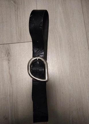 Массивный кожаный ремень с тиснением