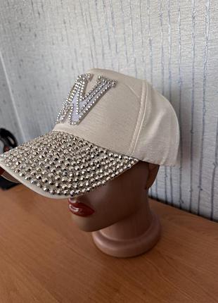 Кепка жіноча з камінцями бейсболка