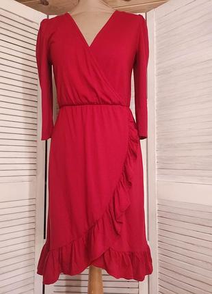 Красное платье