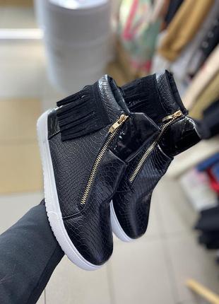 Кеди, ботинки, мокасіни