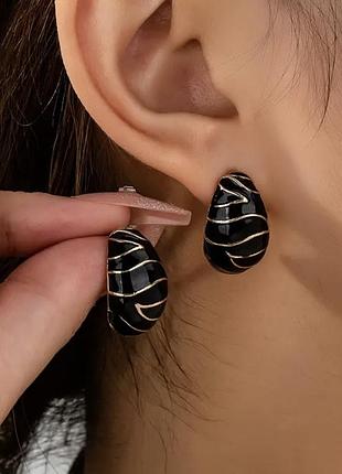 Тренд позолота золотисті жіночі сережки чорна емаль кульчики підвіси вінтажний стиль