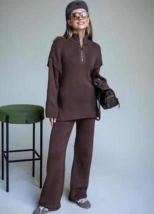 Оверсайз в'язаний костюм вільного крою зі штанами та широким светром