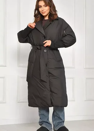 Куртка женская удлиненная зимняя черного цвета