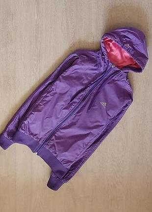 Продается стильная спортивная  водоотталкивающая куртка   на флисе