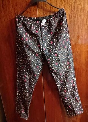 Новые женские брюки в принт.