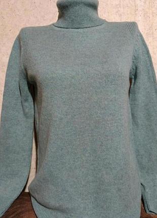 Свитер 100% шерсть 
со знаком качества
