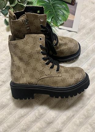 Черевики.  .